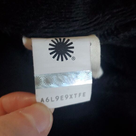 UGG Men's Black Plush Bathrobe with Pockets Size L/XL - Picture 8 of 10